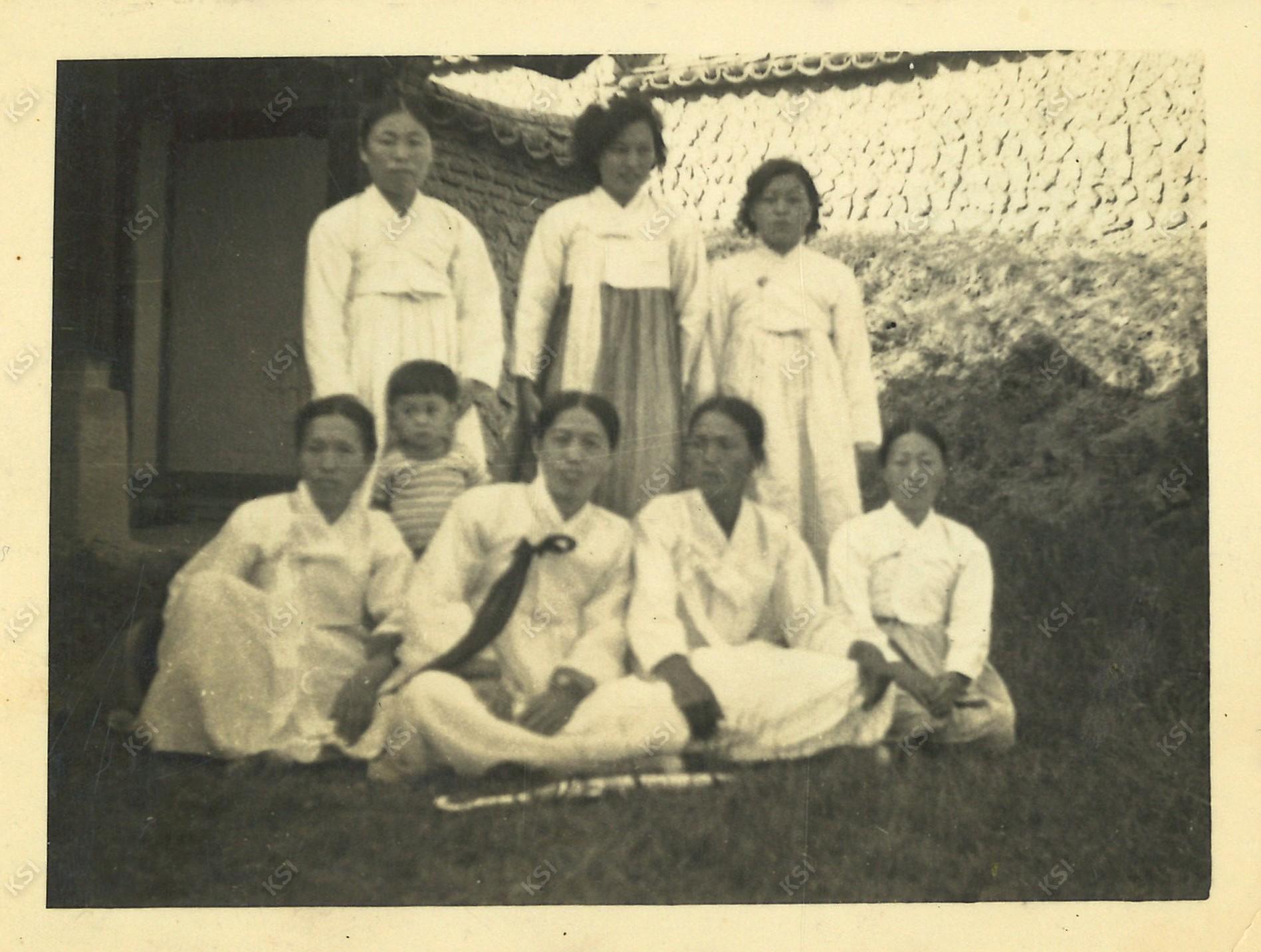 1958년 금계 마을 학봉 문중 부인들의 임천서원 화전놀이