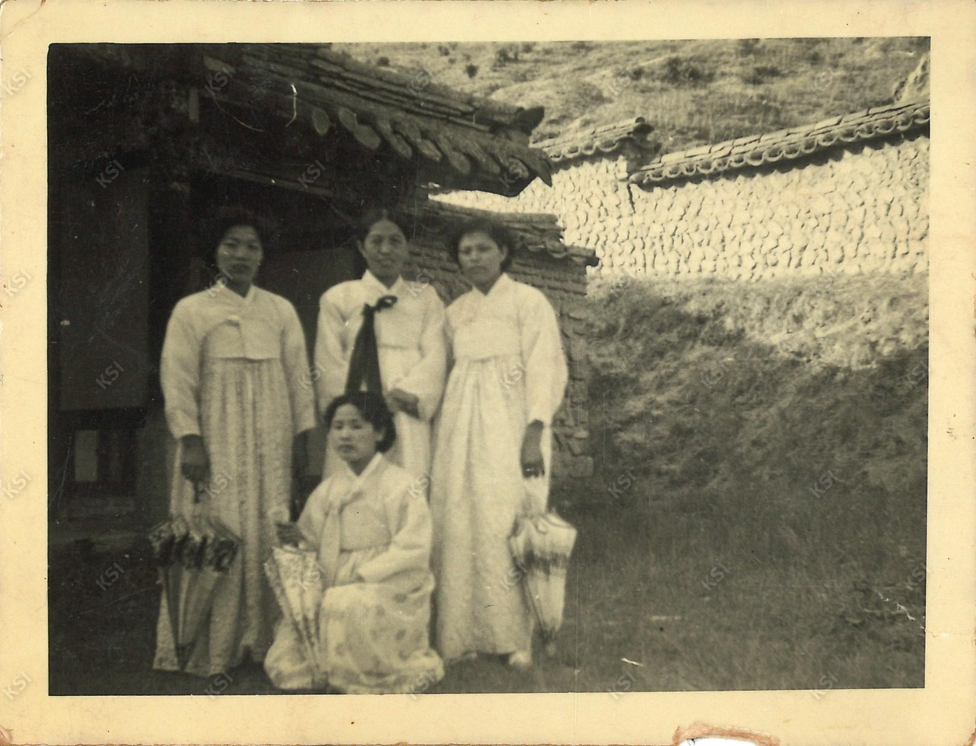 1958년 금계 마을 학봉 문중 부인들의 임천서원 화전놀이