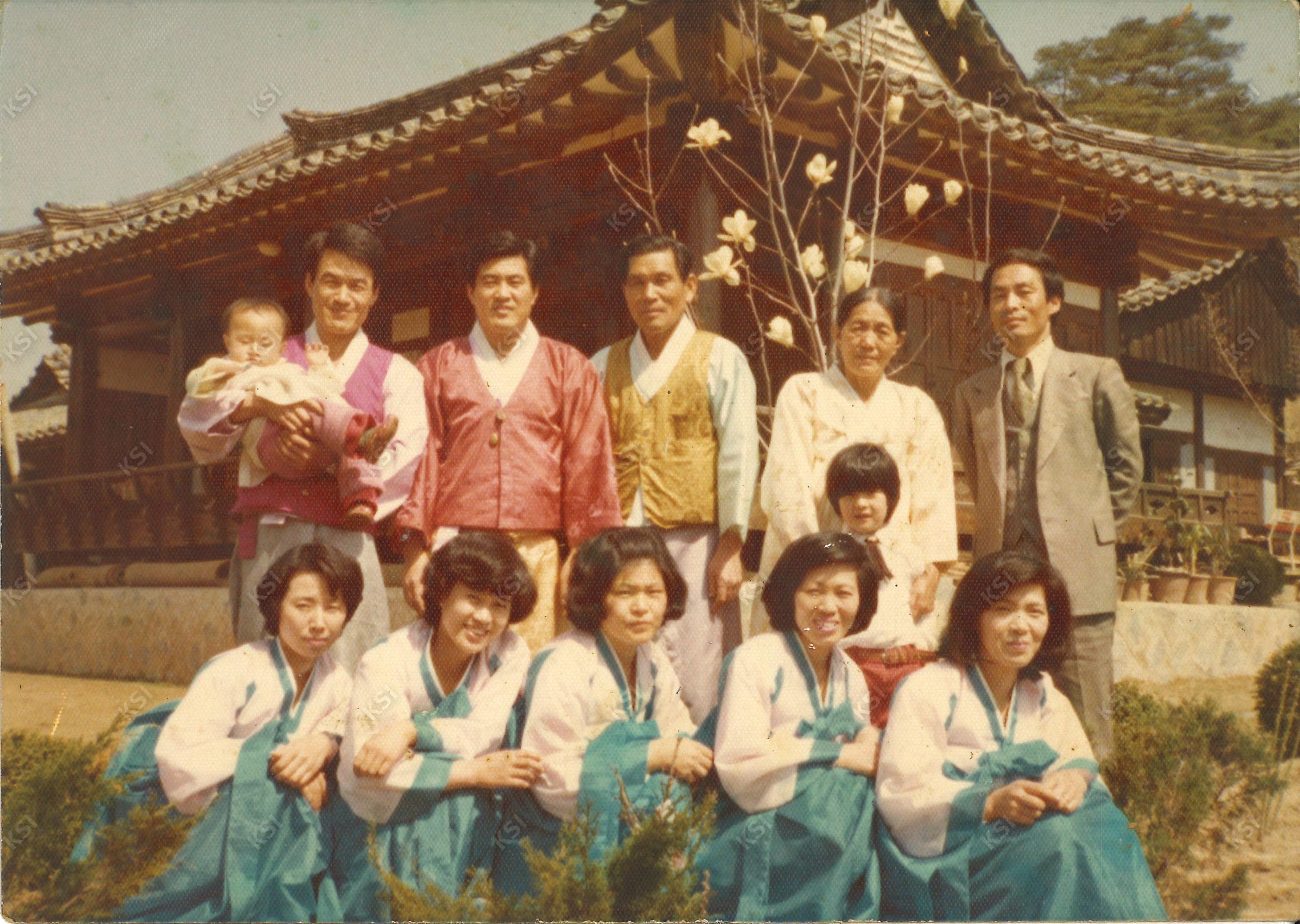 1987년 학봉종가 선대 종손 칠순 때 가족 사진