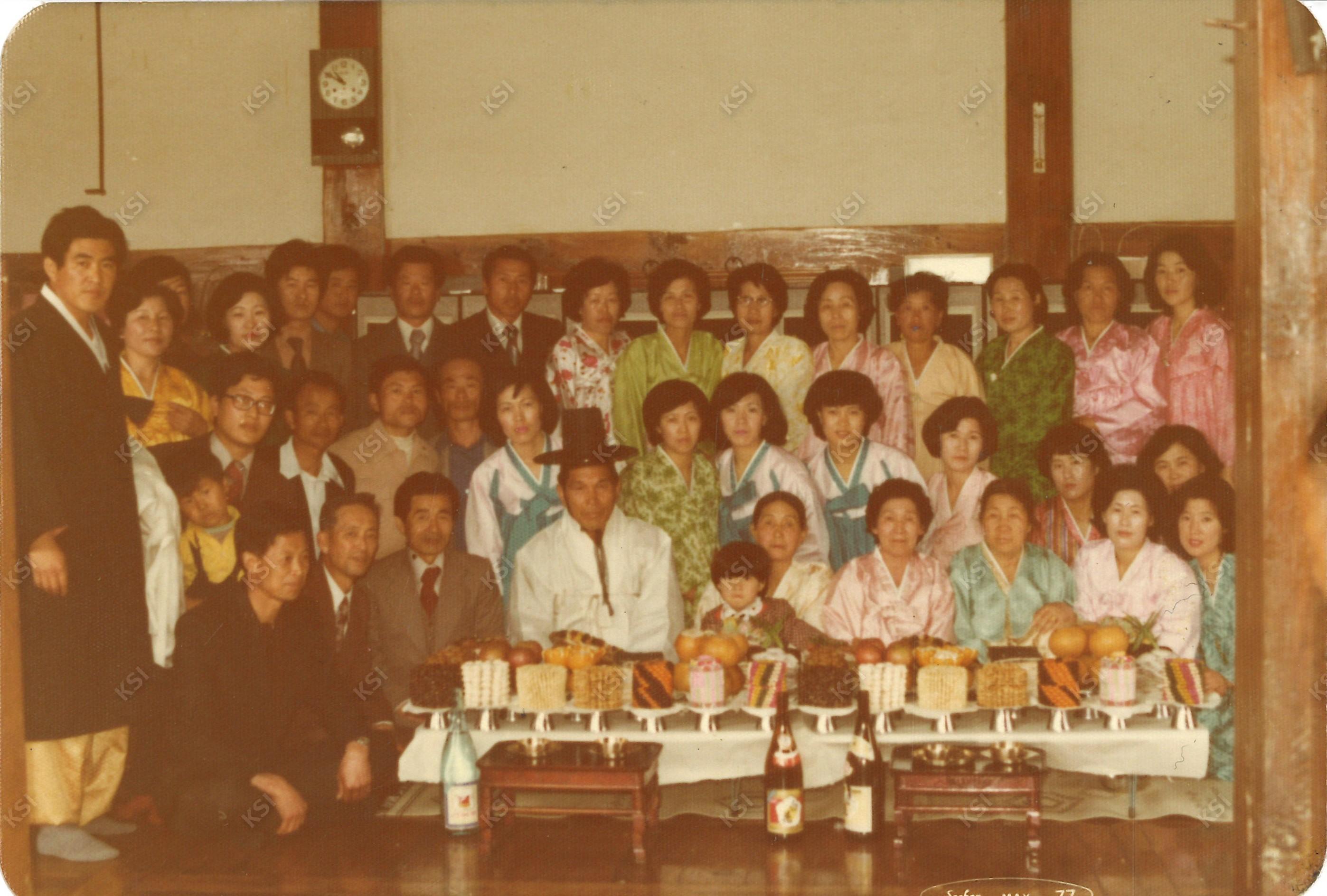 1977년 학봉종가 선대 종손의 회갑 때 가족 사진