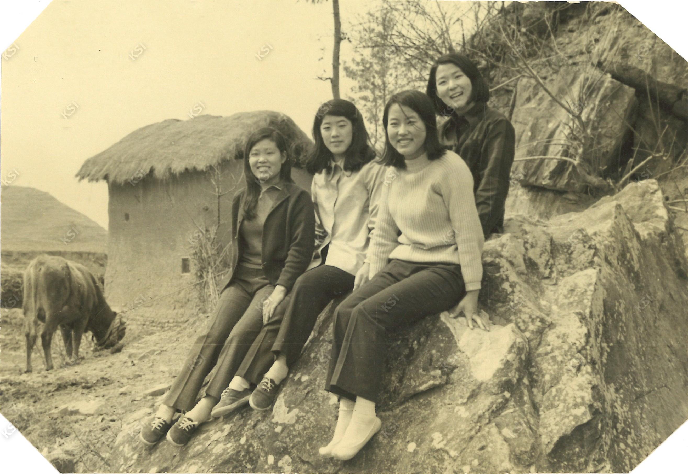 1970년대 동네에서 친구들과