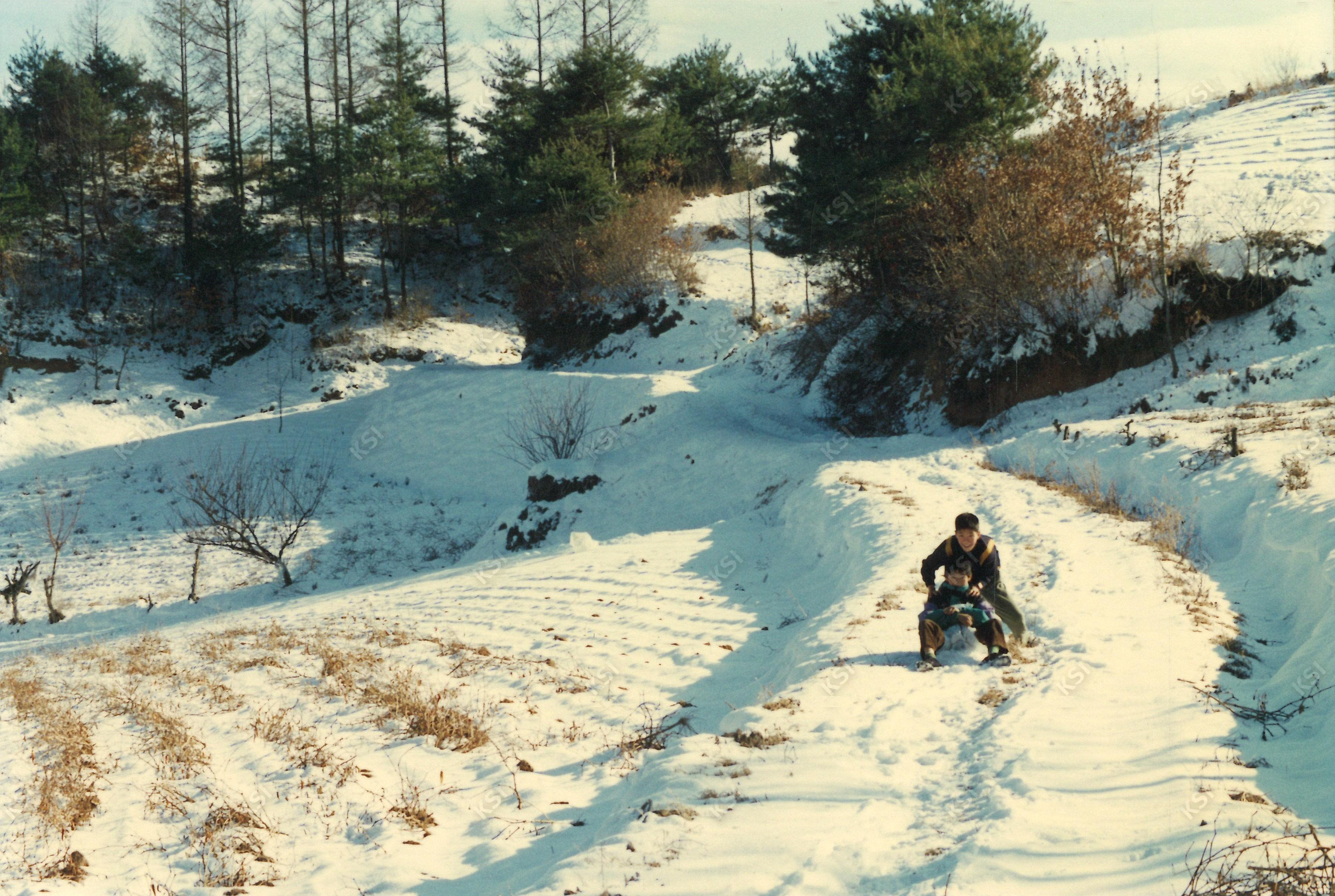 1990년대 중후반 이송천 마을 미끄럼 타는 아이들