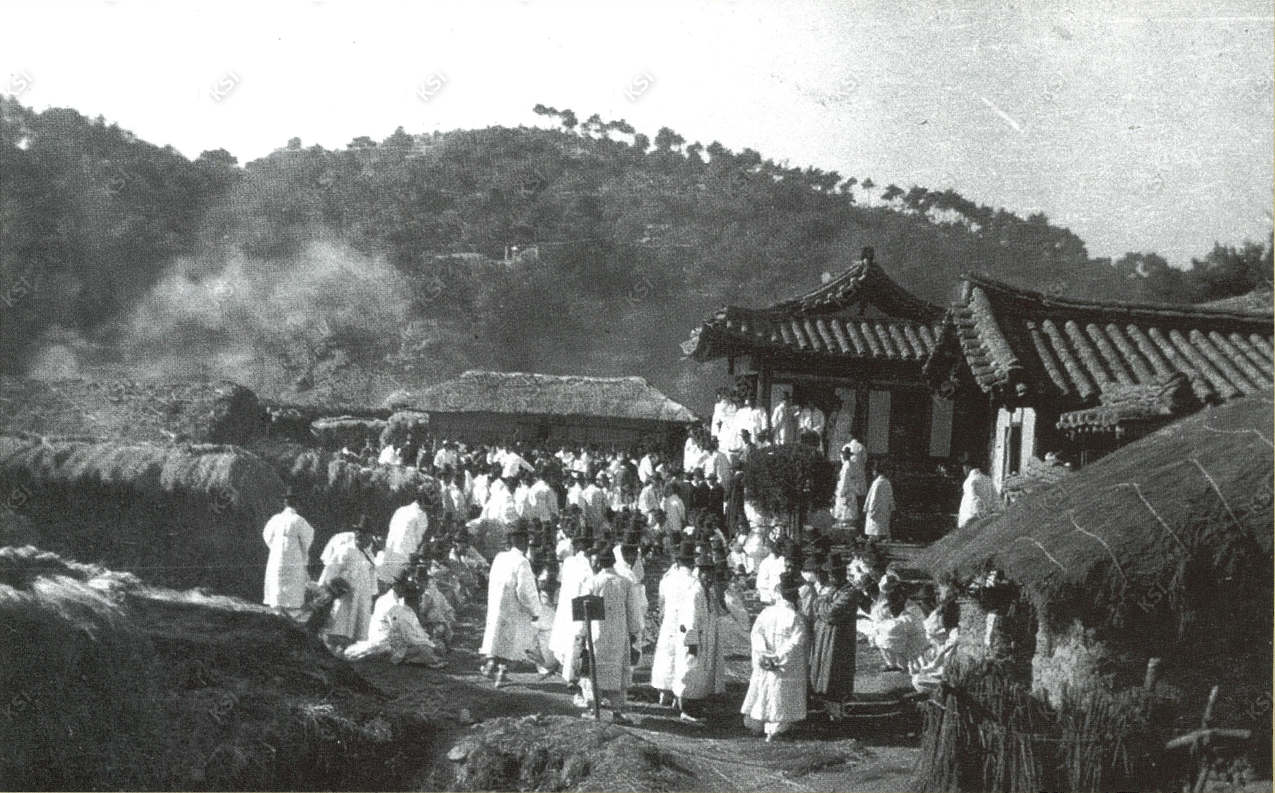 1956년 서산 선생 입석 고유 행사 때 축하하러 모인 유림 인사들